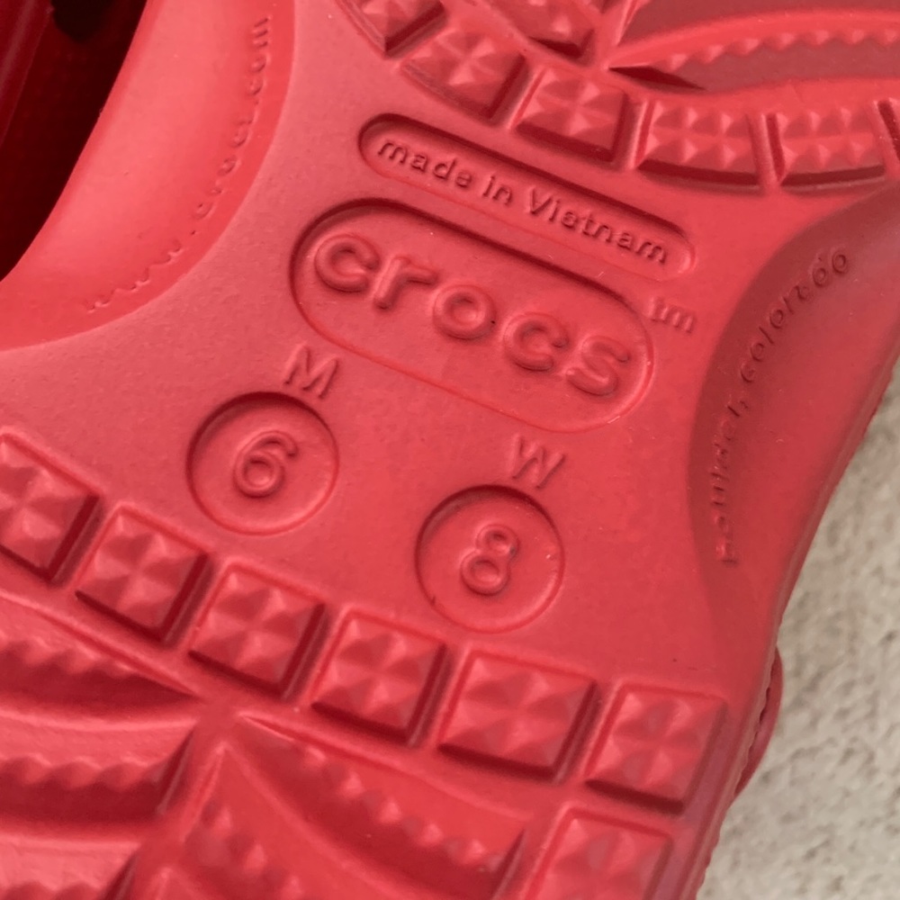 👑PRICE FIRM✅ Brand new Red Baya Crocs - Picture 5 of 12
